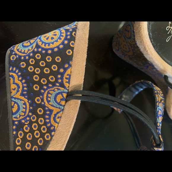 Strappy Wedges - Picture 5 of 5